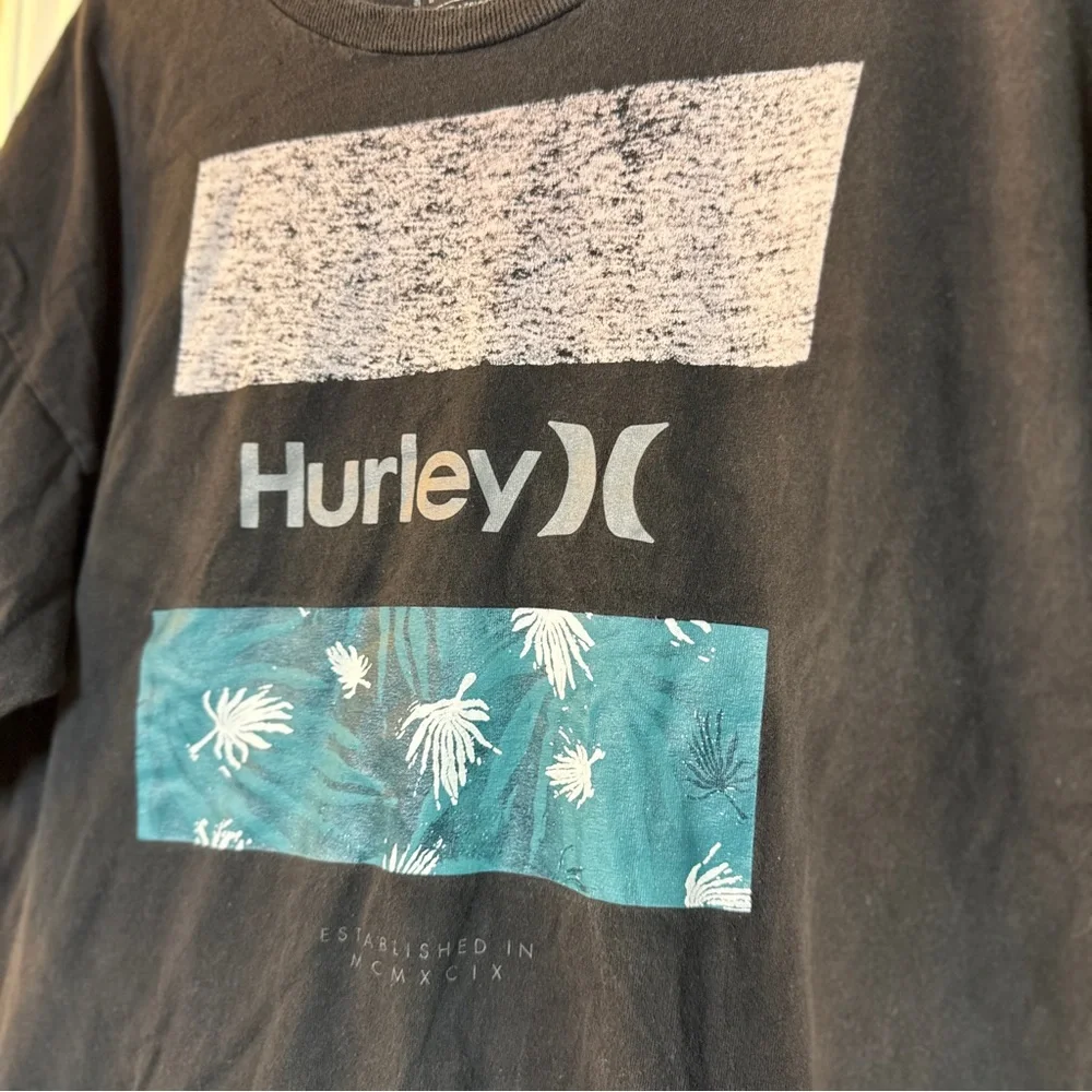 Hurley Black and Blue Graphic Tee, Men’s Classic Fit size‎ Large